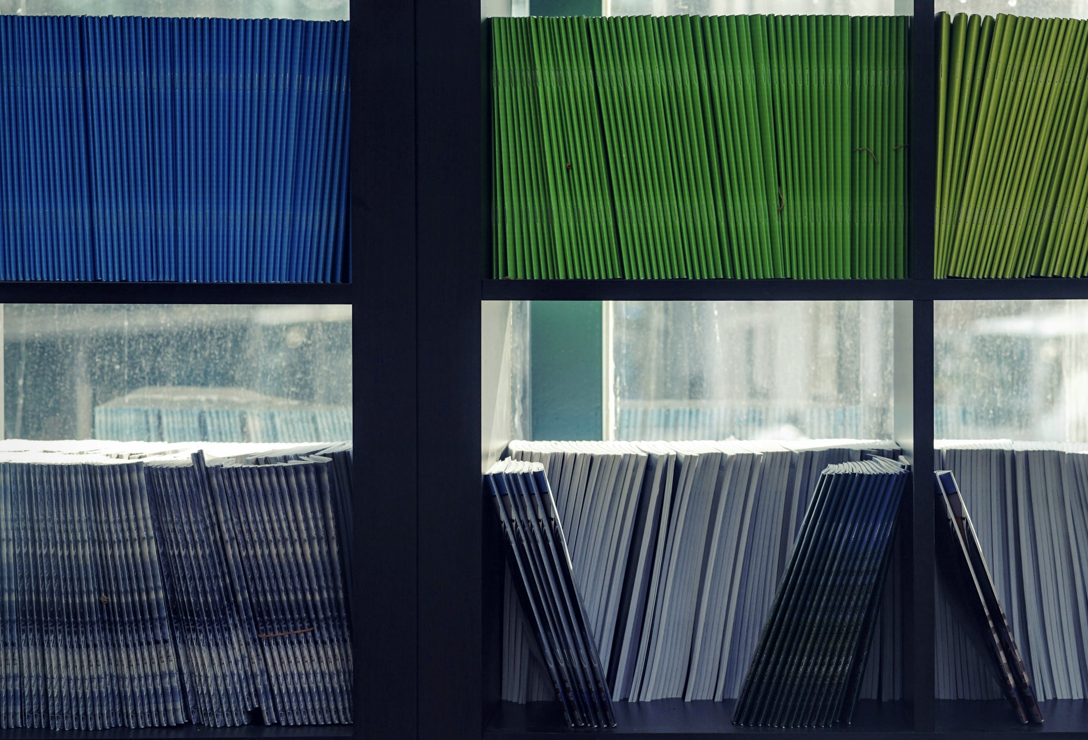 maarten-van-den-heuvel-8EzNkvLQosk-unsplash 2